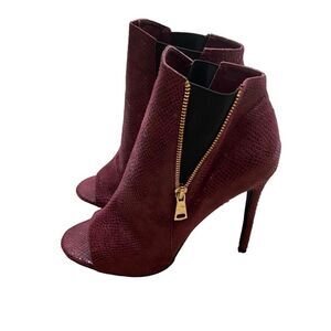 Brand new in Box Privileged by J.C.‎ Dossier Faux Snake Skin Ankle Boots Size 10